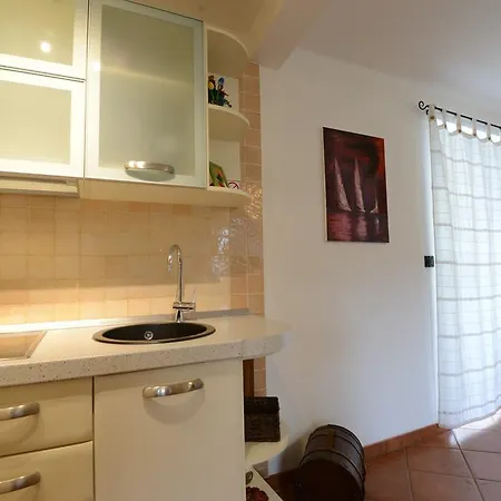 Roberta Apartment